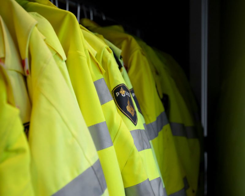 Schade aan een woning door een politie-inval: wie betaalt de rekening?